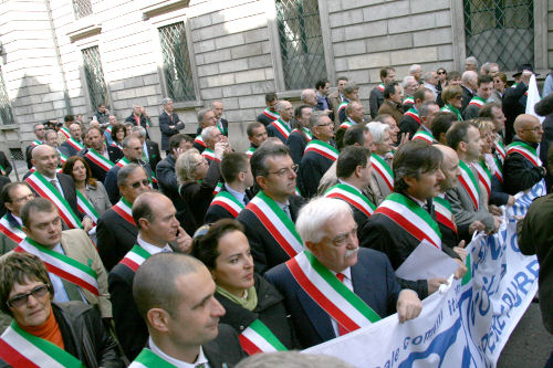 Da Berlusconi a Monti:Gli effetti delle manovre 2010/2011 sulle entrate dei comuni Capoluogo di Provincia